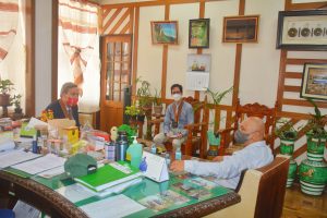 Governor Dr. Melchor Daguines Diclas welcomes Canada’s Ambassador to the Philippines, H.E. Peter MacArthur, during his courtesy visit to the Benguet Provincial Capitol